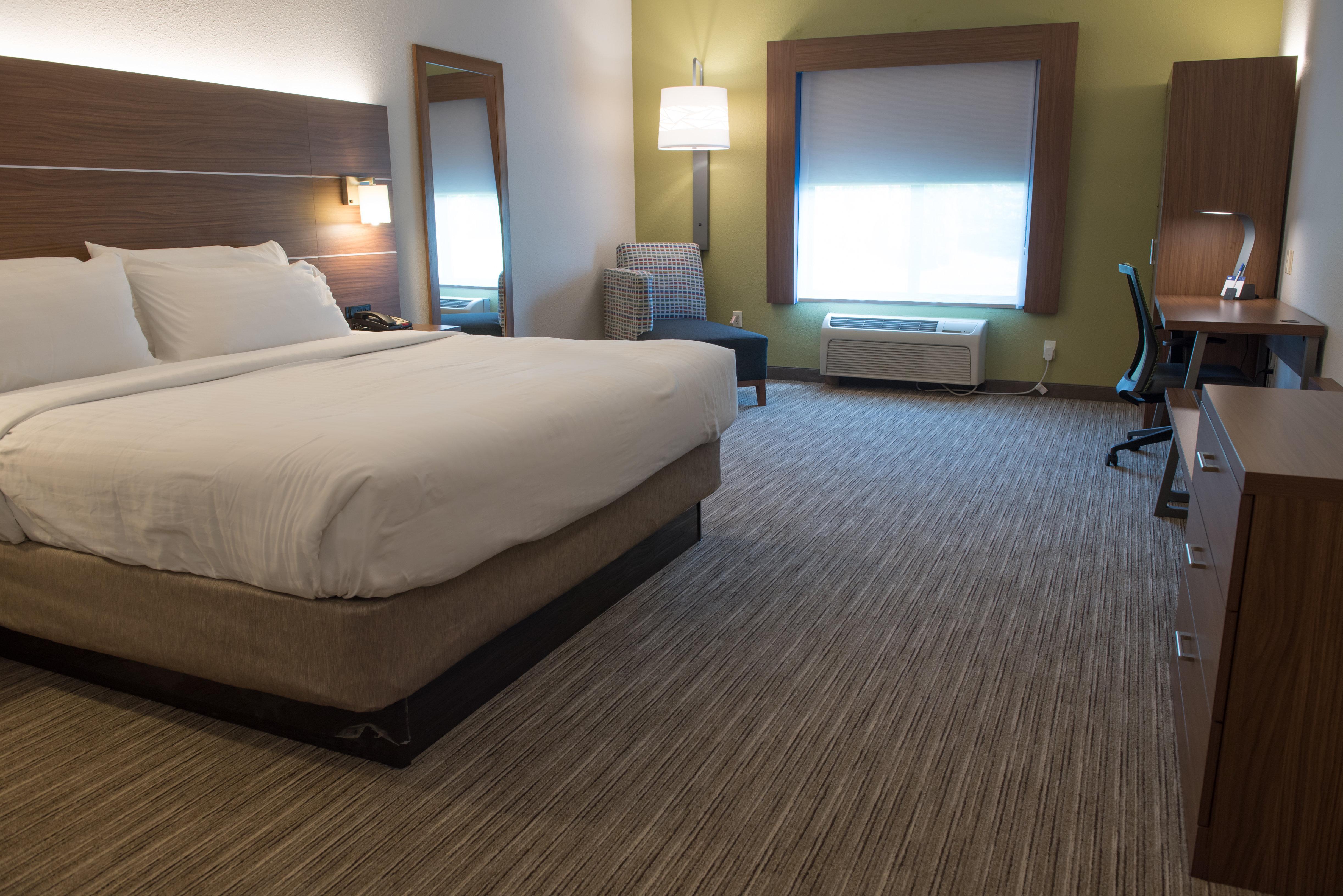 Hotel Express & Elkhart-south By Ihg 2*