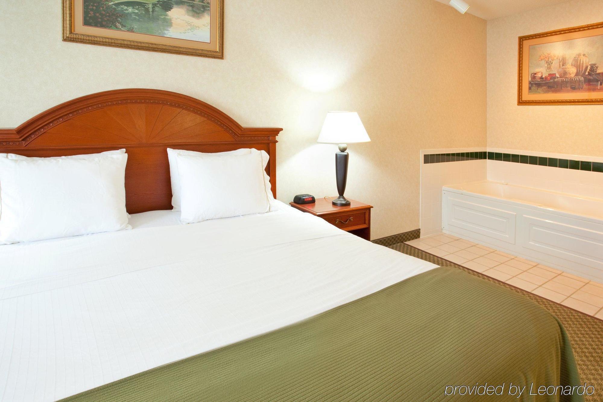 Express & Elkhart-south By Ihg Hotel Elkhart