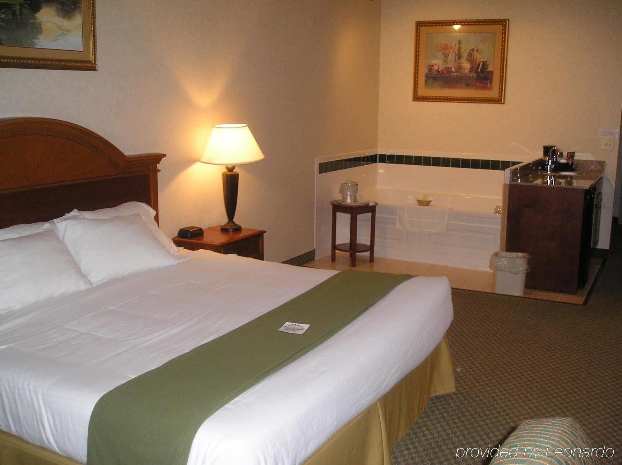 Express & Elkhart-south By Ihg Hotel 2*