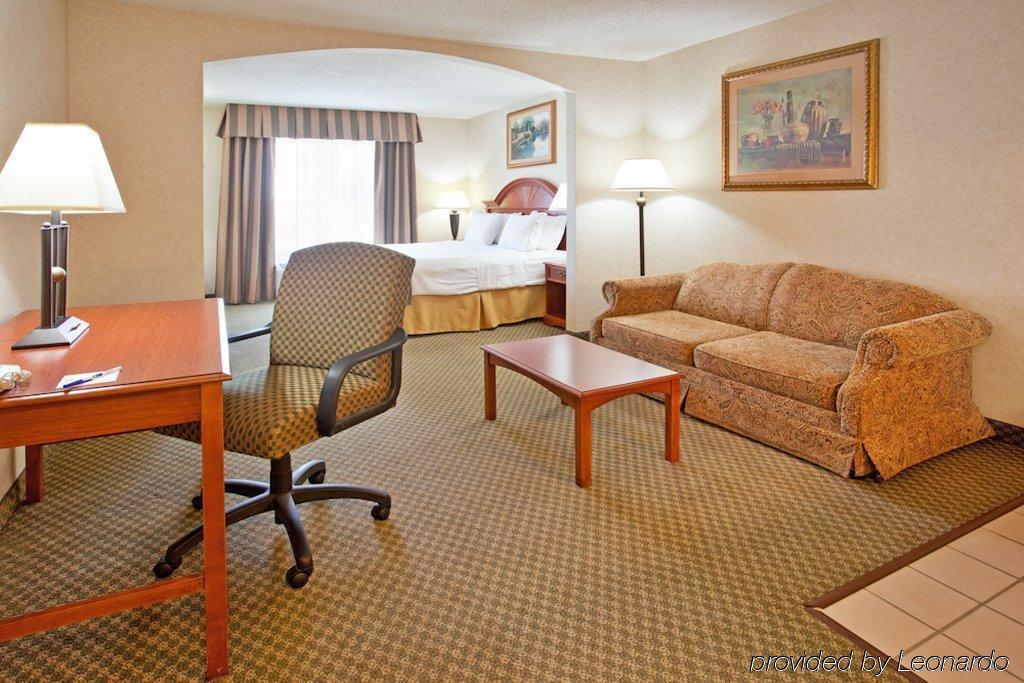 Hotel Express & Elkhart-south By Ihg